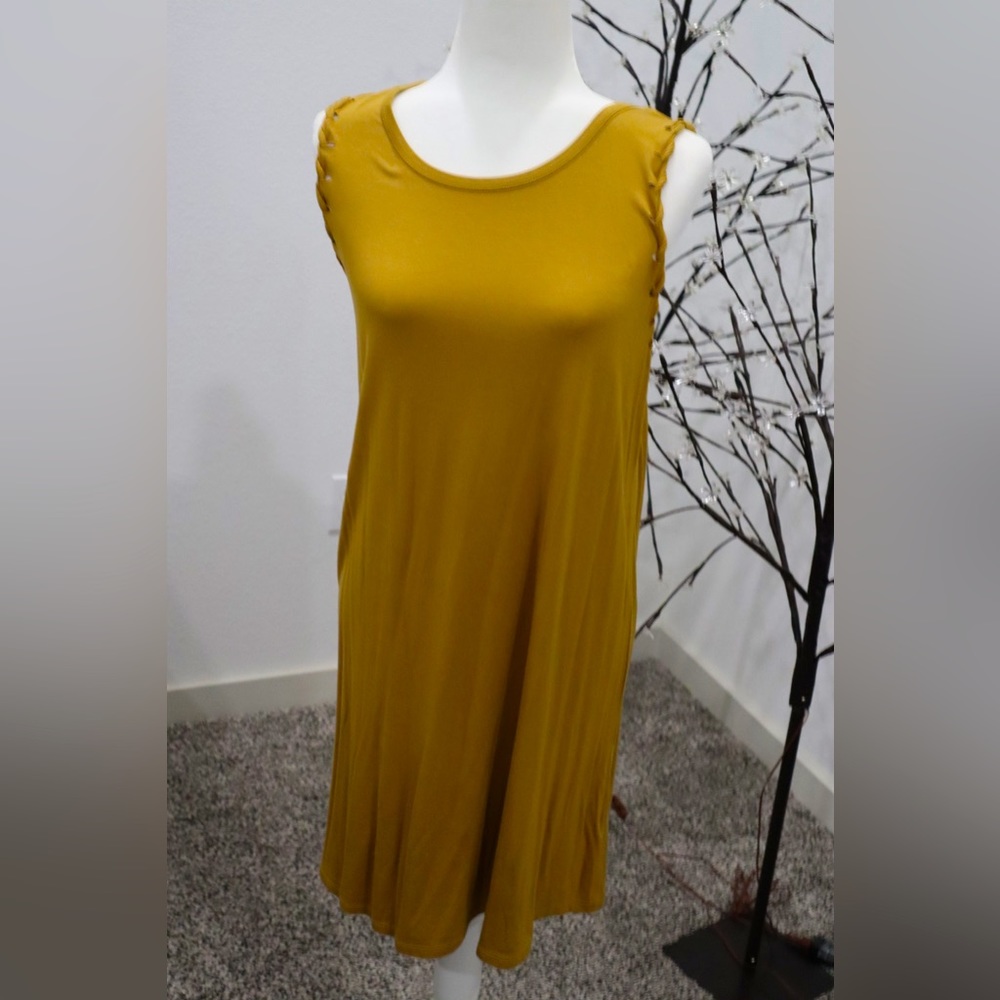 Sleeveless dress. Mustard. Size L